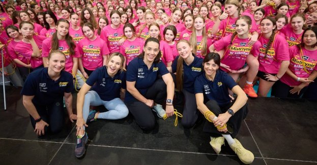 Wielkie gwiazdy polskiego sportu zakończyły tegoroczną edycję wymyślonej i realizowanej przez jedyną polską mistrzynię olimpijską w pływaniu Otylię Jędrzejczak akcji „Mistrzynie w Szkołach”. W Warszawie blisko pięćset uczennic ze stołecznych szkół spotkało pięć wyjątkowych mistrzyń sportu, wśród których były aż cztery medalistki igrzysk olimpijskich! Nie zabrakło czasu na szczere rozmowy i nawet najtrudniejsze pytania.